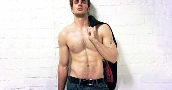 брутален мъж с уголемен пенис