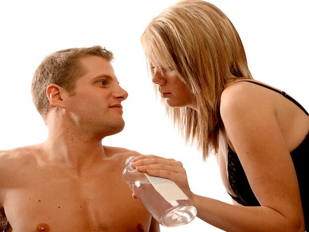 Трябва да използвате масажно масло по време на тренировка, за да увеличите пениса си.